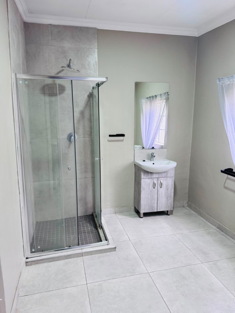 To Let 2 Bedroom Property for Rent in Meerhof North West